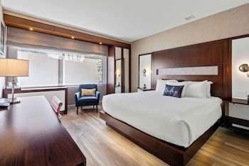 Standard Room, 1 King Bed