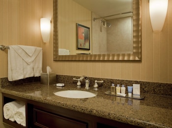 Standard Room, 1 King Bed, Balcony
