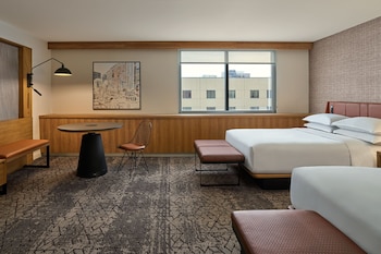 Room, 2 Queen Beds (Mobility/Hearing Access, Roll-In Shwr)