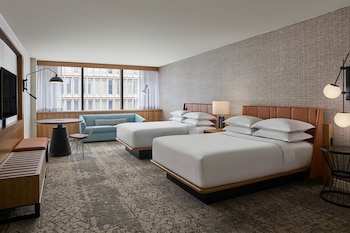 Room, 2 Queen Beds (Mobility/Hearing Access, Roll-In Shwr)