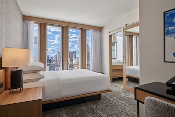 Room, 1 King Bed (City View)