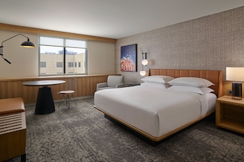 Room, 1 King Bed (Mobility/Hearing Accessible, Tub)