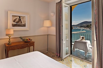 Regina Isabella Suite