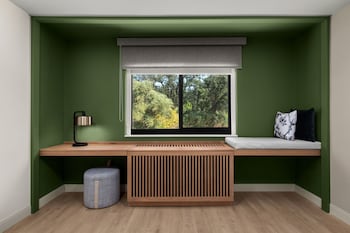 Suite, 1 King Bed (Mobility/Hearing Access, Roll-In Shwr)