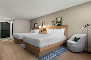 Standard Room, 2 Queen Beds (Mobility/Hearing Accessible, Tub)