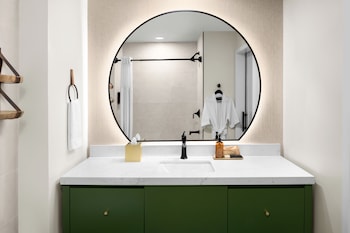 Standard Room, 2 Queen Beds (Mobility/Hearing Accessible, Tub)