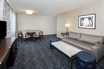 Business Suite, 1 King Bed with Sofa bed