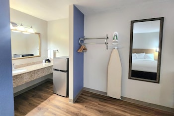 Room, 1 King Bed, Non Smoking