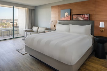 Room, 1 King Bed, Balcony, Pool View