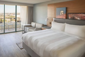 Room, 1 King Bed, Balcony