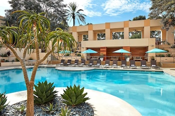 Room, 1 King Bed, Balcony, Pool View