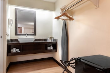 Superior Room, 1 King Bed, Non Smoking