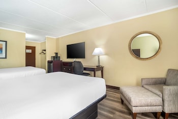 Standard Room, 2 Queen Beds, Non Smoking, Refrigerator & Microwave