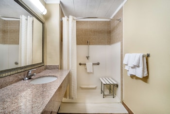 Standard Room, 2 Queen Beds, Accessible, Bathtub