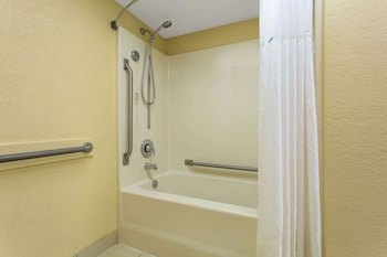 Standard Room, 1 King Bed, Accessible
