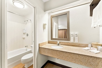 Standard Room, 1 King Bed (Smoke Free)