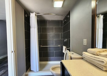 Basic Room, 2 Queen Beds, Accessible