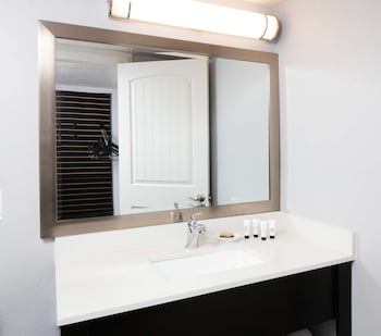 Basic Room, 2 Queen Beds