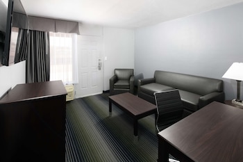 Junior Suite, 1 King Bed with Sofa bed, Accessible