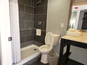 Basic Room, 2 Queen Beds, Accessible