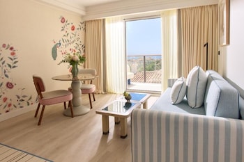 Junior Suite (2 Adults + 1 Child)