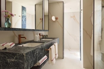 Premium Room (2 Adults + 1 Child)