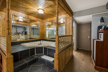 Suite, 1 King Bed, Non Smoking, Jetted Tub