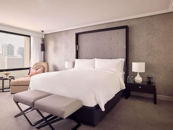 Signature Suite, 1 King Bed, City View