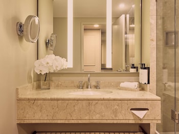 Luxury Room,  King Bed, High Floor