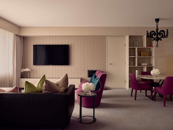 Opera Suite Club Access, King Bed, Separate Lounge, City View High Floor, Indulgent Bath, 94m2