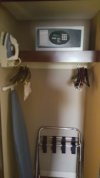 Traditional Room, 2 Queen Beds (Hearing Accessible)