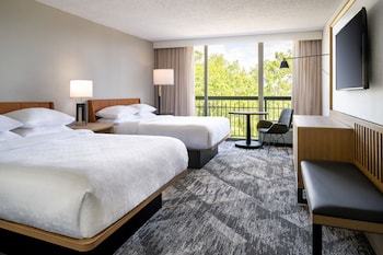 Traditional Room, 2 Queen Beds (Hearing Accessible)