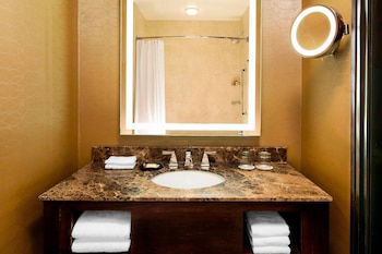 Traditional Room, 1 King Bed (Mobility Accessible, Tub)