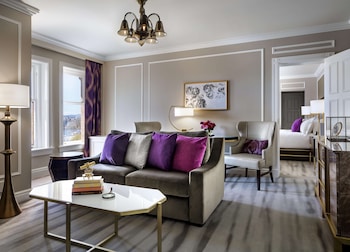 Fairmont Gold Harbour View Executive Suite 1 King
