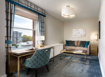 Signature Harbour View 1 King