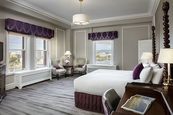 Signature Harbour View 1 King
