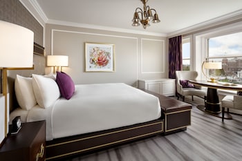 Fairmont Gold Harbour View Executive Suite 1 King
