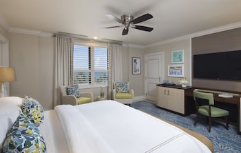 Deluxe Room, 1 King Bed, Partial Ocean View