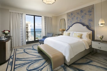 Deluxe Room, 1 King Bed, Partial Ocean View
