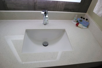 Room, 1 King Bed, Accessible, Non Smoking (Mobility)