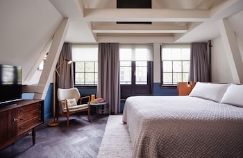 Roomy with canal view