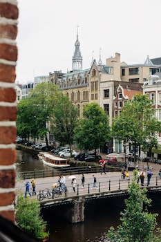 Biggy with canal view