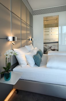 Deluxe Room, 1 Queen Bed