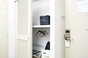 Room, 1 King Bed, Accessible (Mobility & Hearing, Roll-in Shower)