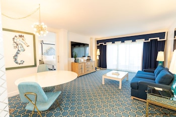 Club Suite, 1 King Bed, Oceanfront