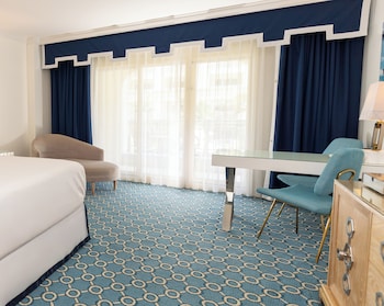 Room, 1 King Bed (Limited View)