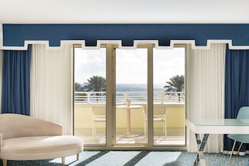 Club Suite, 1 King Bed, Oceanfront