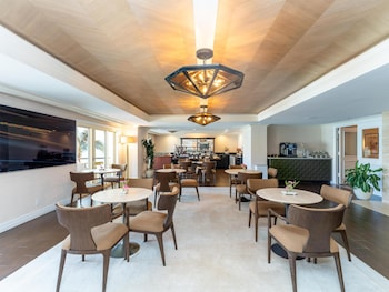 Club Room, 1 King Bed, Oceanfront