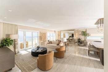 Commander and Chief Suite, Presidential Suite, 2 King beds, living room, direct ocean view