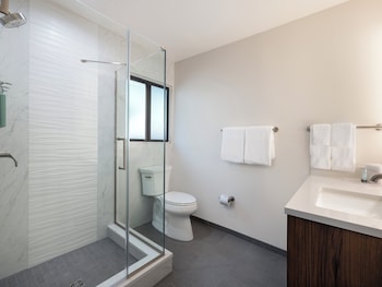 Standard Room, 1 King Bed, Garden View